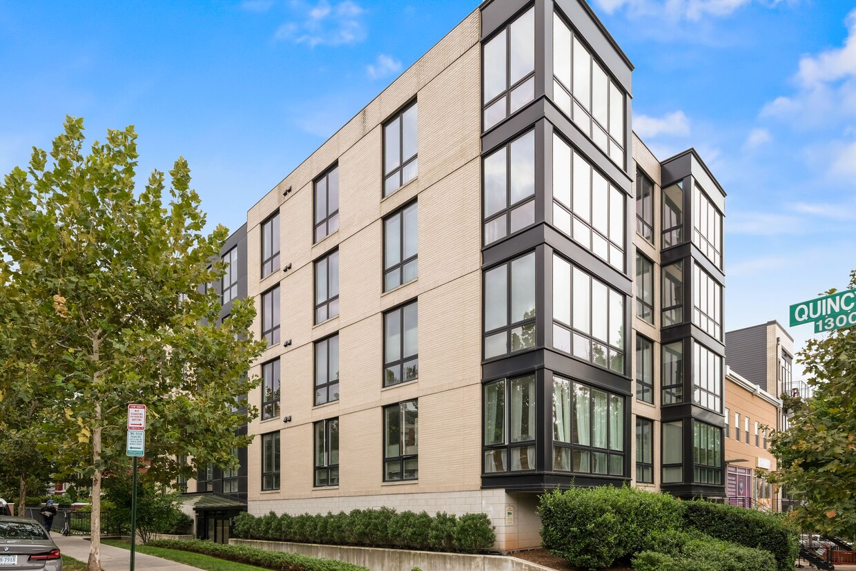 Primary Photo - 1380 Quincy St NW