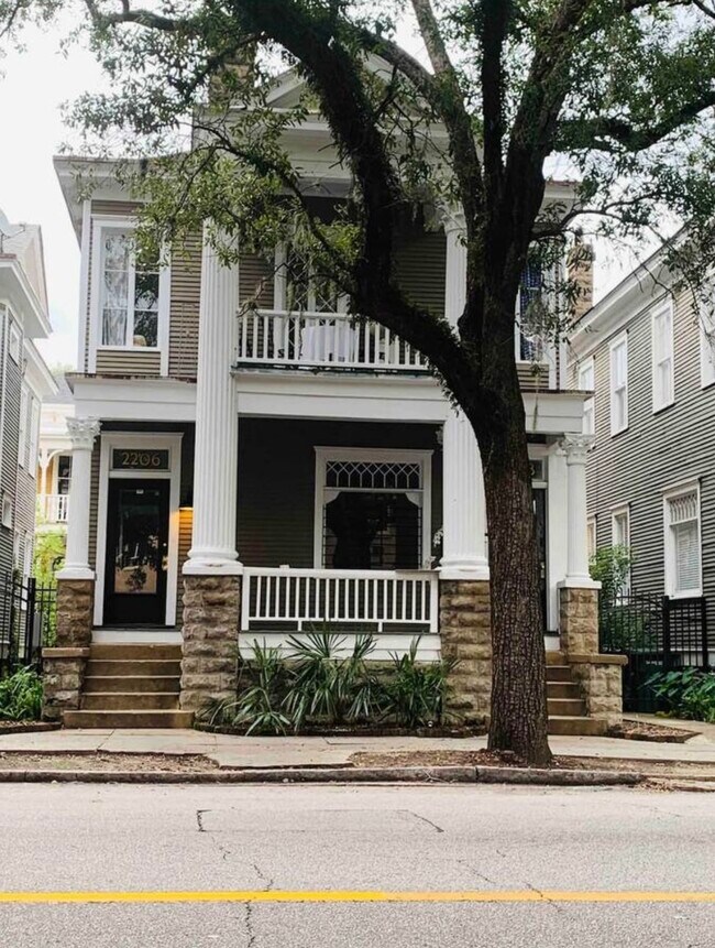 Building Photo - 2206 Bull St