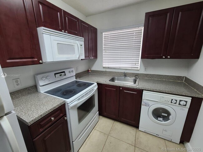 Foto del edificio - 400 NW 65th Ave