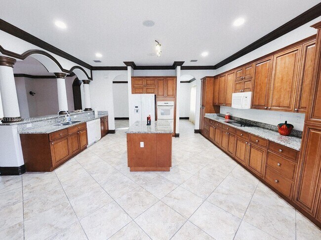 Building Photo - 7839 SW 195th Ter