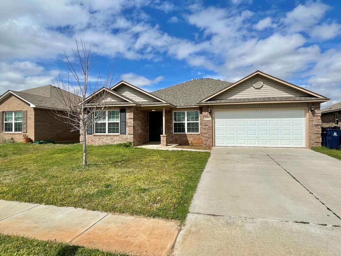 Primary Photo - Beautiful 4 bed Bedroom Home in Mustang Sc...