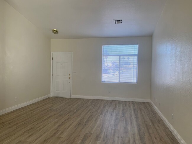 Building Photo - Single Story 3 Bedroom Home for Rent