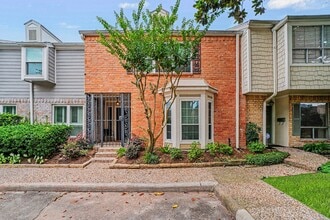 Building Photo - 1661 W Sam Houston Pkwy S