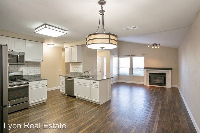 Building Photo - 5628 Mapleridge Ct