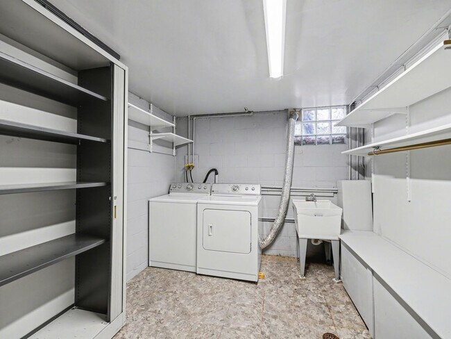Foto del edificio - 1427 S 52nd St