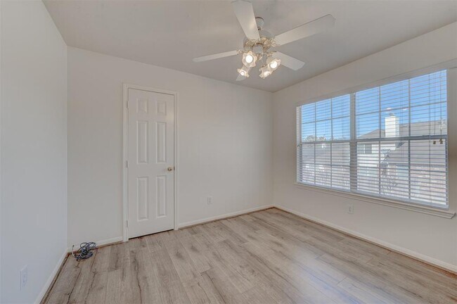 Building Photo - 1902 Sugar Pine Cir