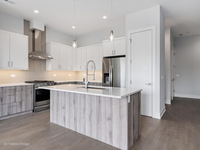 Foto del edificio - 2139 W Madison St