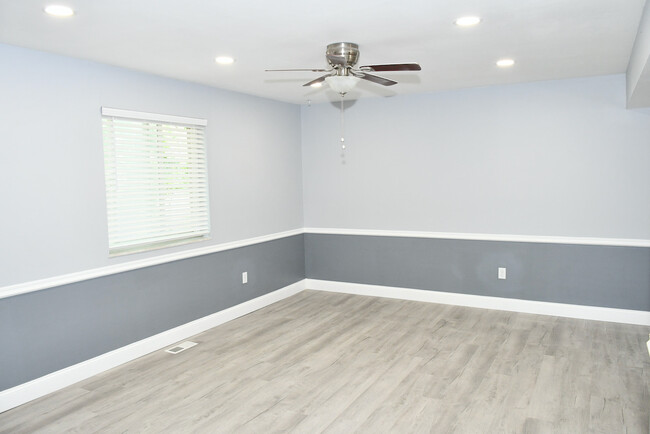 Building Photo - 110 Carmel Woods Dr