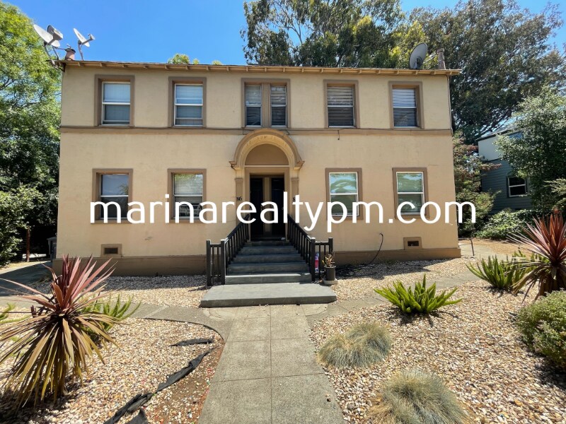 Foto principal - 82 B St