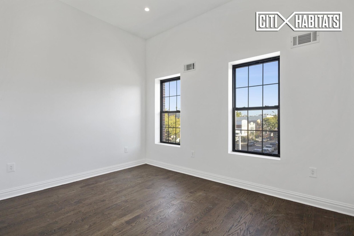 Primary Photo - 1340 Bushwick Ave
