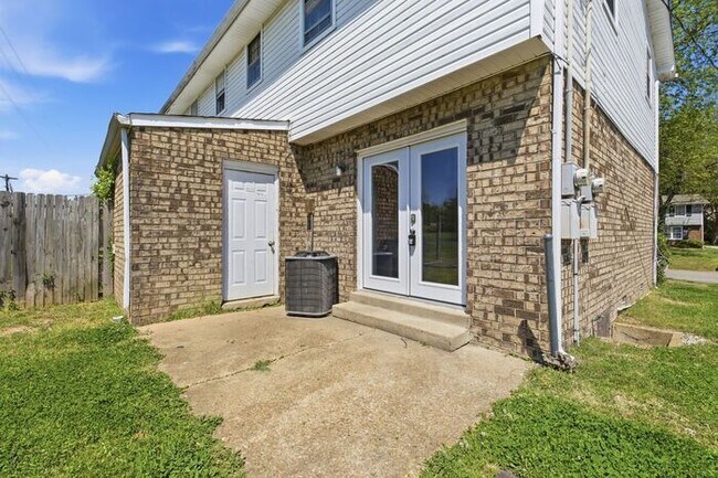 Foto del edificio - Prime Bellevue Location! 3-Bed Townhouse with 1.5 Baths