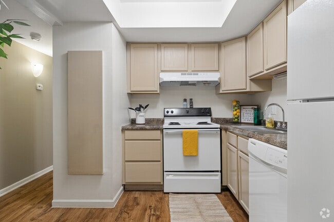 2BR, 1BA - 850SF - Kitchen - Andover Park