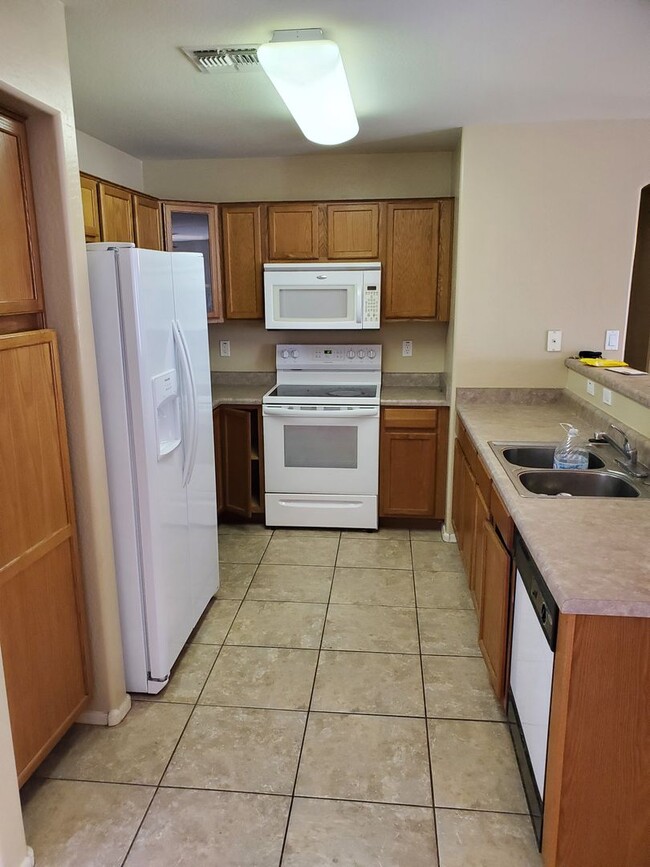 Building Photo - 3 Bedroom 2 Bathroom with an Office in Buc...