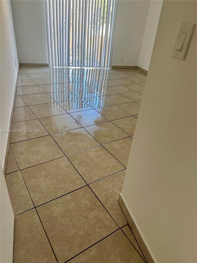 Foto del edificio - 18111 NW 68th Ave