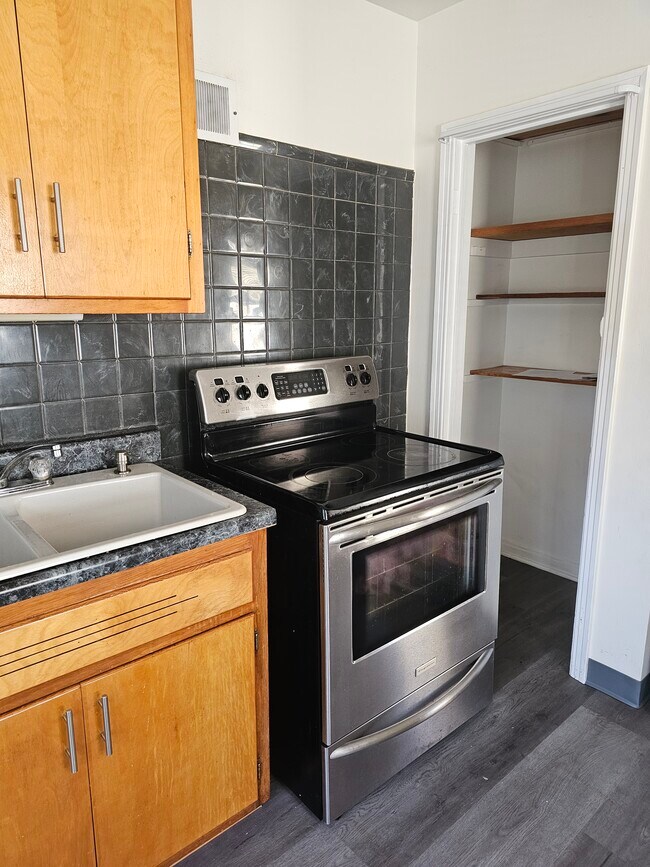 Foto del edificio - 9219 W Adler St