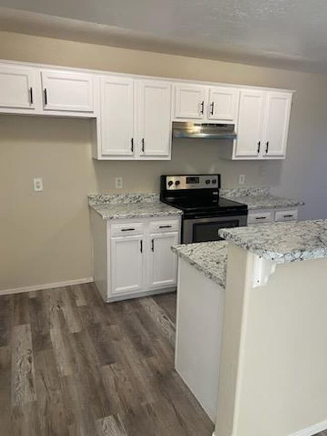 Building Photo - COMING SOON  3 BEDROOM 2 BATH 2 STORY HOME 4 PLEX END  UNIT A