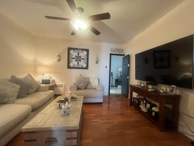 Foto del edificio - 125-14 18th Ave