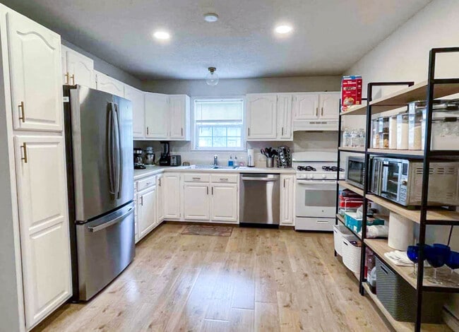 Building Photo - 104 Briarwood Dr