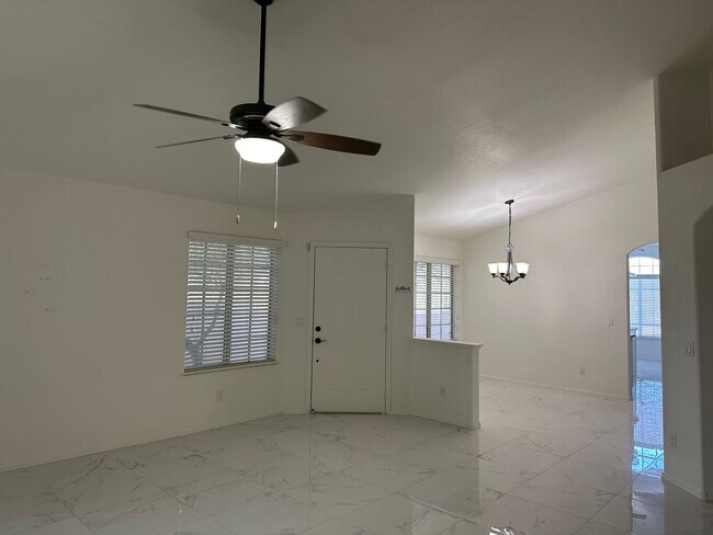 Foto del edificio - 3 BEDROOM HOUSE IN RED MOUNTAIN RANCH