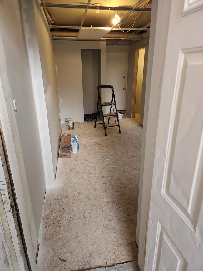 Building Photo - New Bachelor Apartment located in Wilson H...