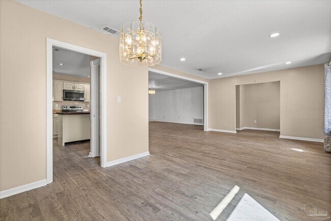 Foto del edificio - 8229 Ridgefield Rd