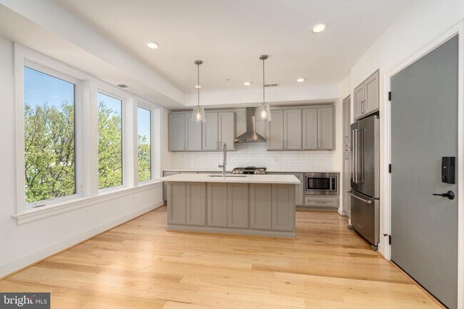Foto del edificio - 811 Upshur St NW