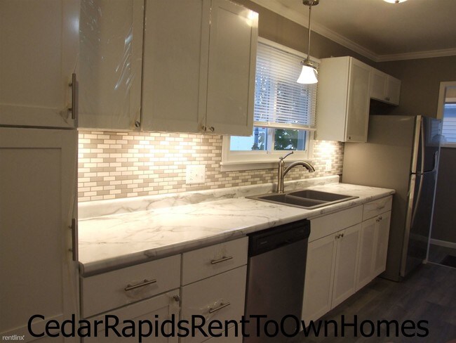 Foto del edificio - 4322 Regal Ave NE