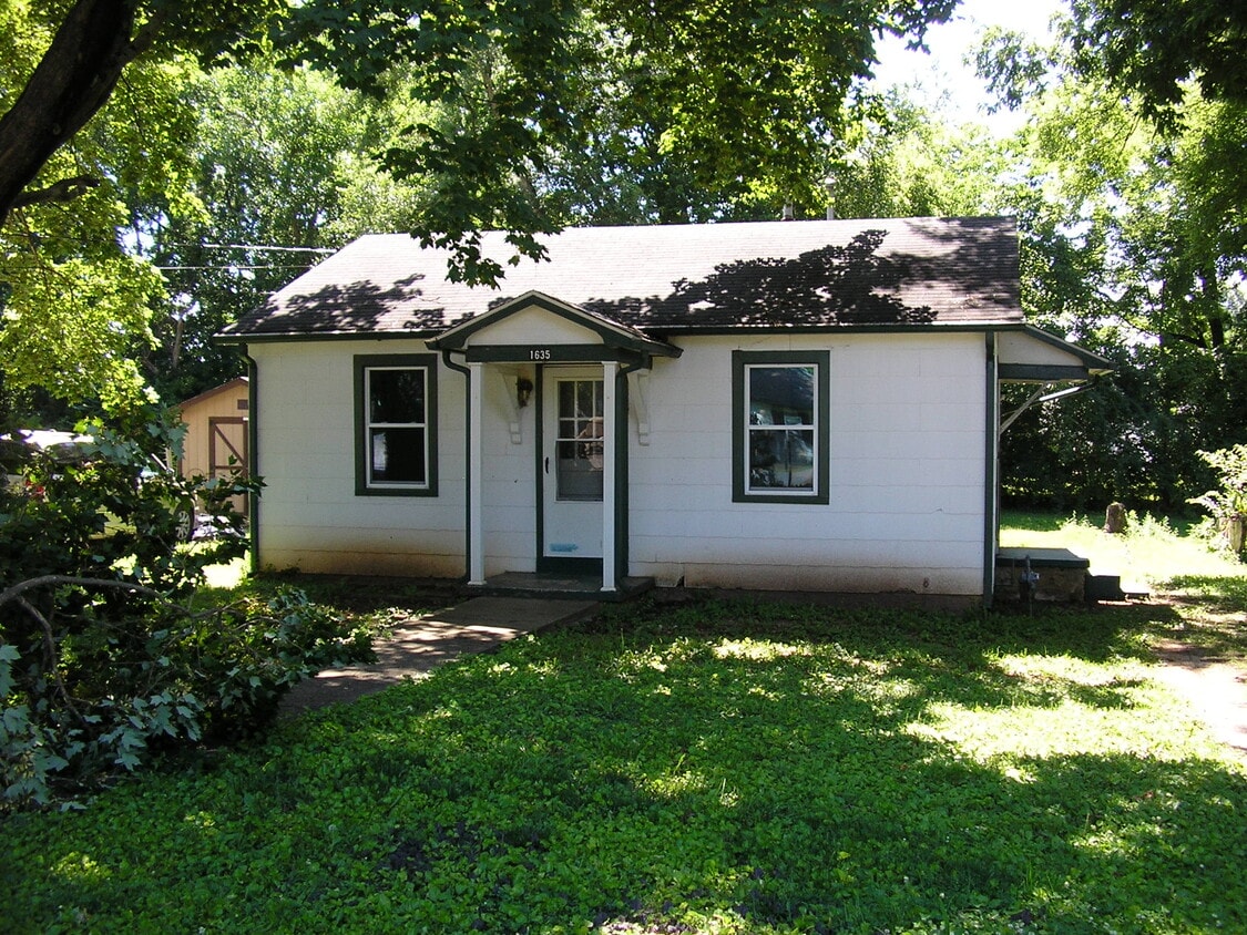 Foto principal - 1635 Sharon Dr