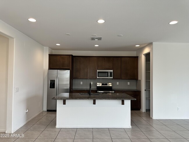 Building Photo - 122 S Siena Ln