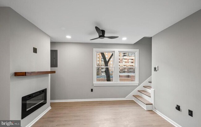 Foto del edificio - 1527 N Colonial Terrace