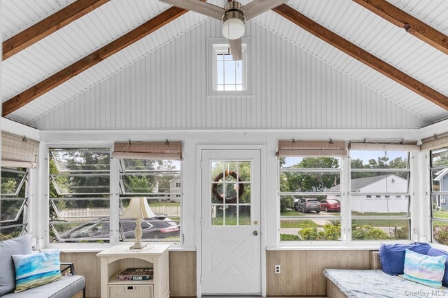 Building Photo - 64 Point St