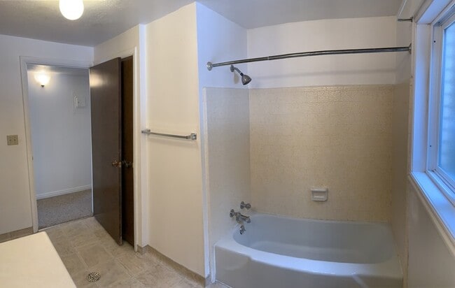 Building Photo - 700 E 1400 N