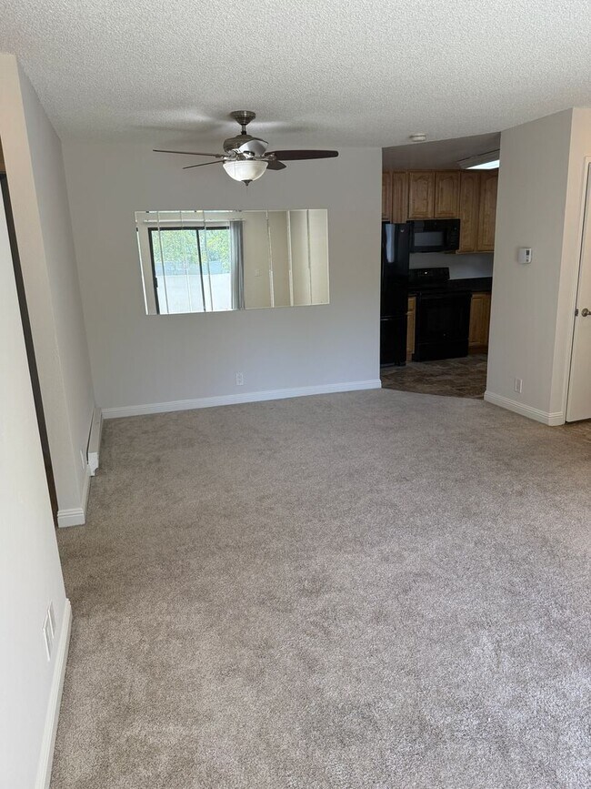Building Photo - SPACIOUS 2 BEDROOM, 2 BATHROOM UPSTAIRS UN...