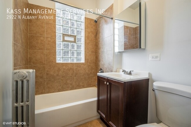 Foto del edificio - 2922 N Albany Ave