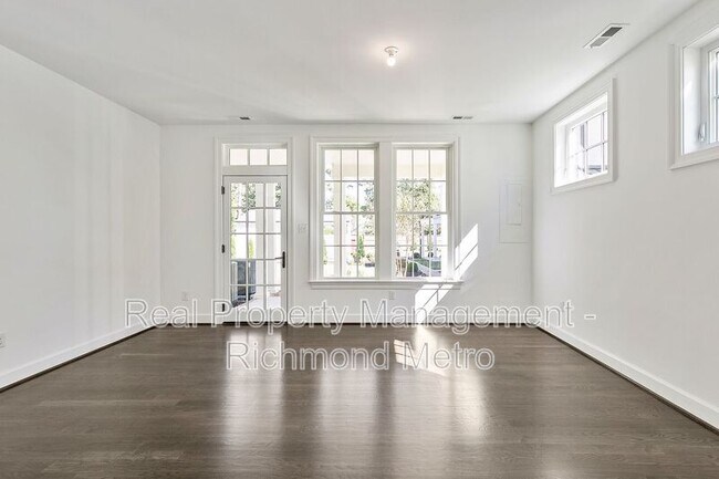 Foto del edificio - 918 Charles St