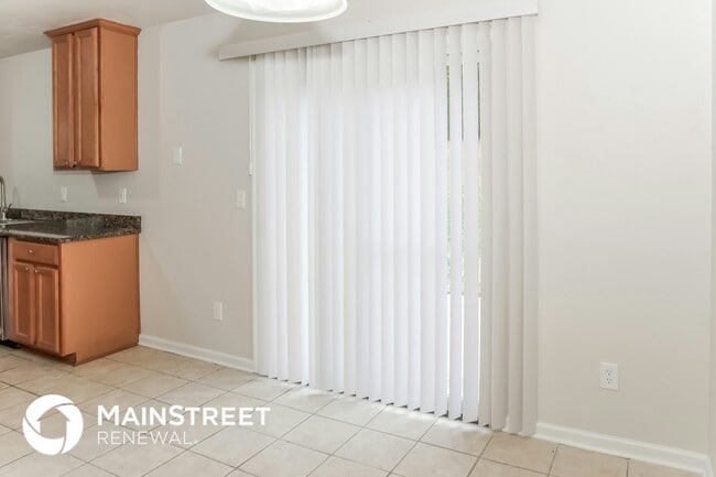 Building Photo - 174 Ranier St