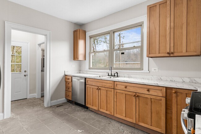 Building Photo - 3515 Greenway Dr