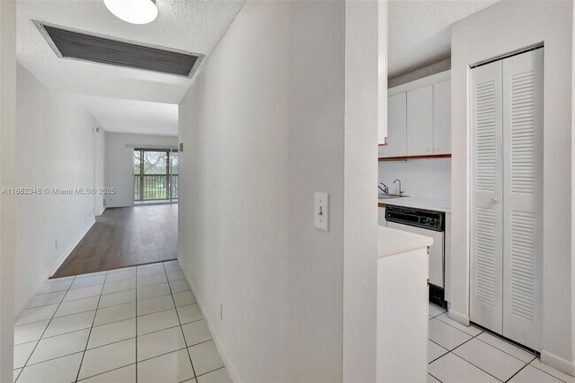Foto del edificio - 1201 SW 128th Terrace