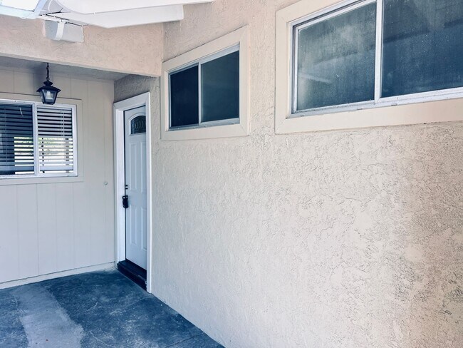 Building Photo - $500 Move In Special-Updated Home with Yar...