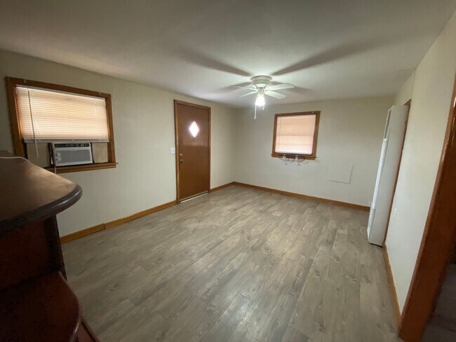 Foto del edificio - 2 Bed 1 Bath Now Available!