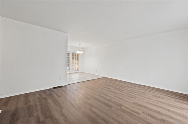 Foto del edificio - 4488 Richard Rd