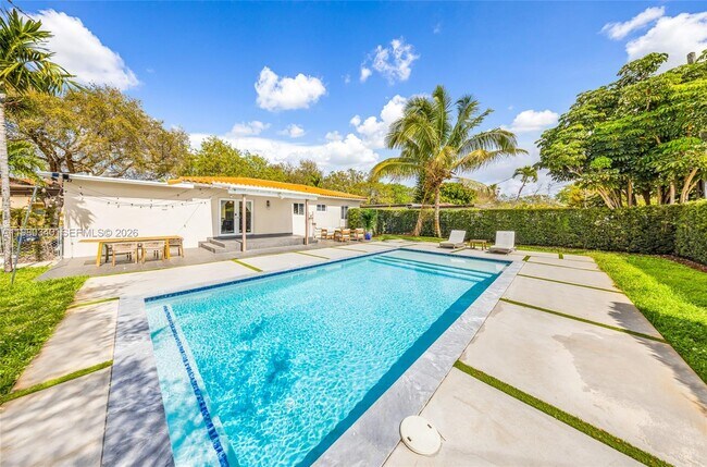 Foto del edificio - 172 Bentley Dr