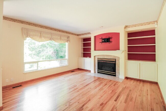 Photo - 1605 166th Pl SE House