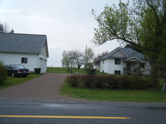 Building Photo - 464 Hanna Rd