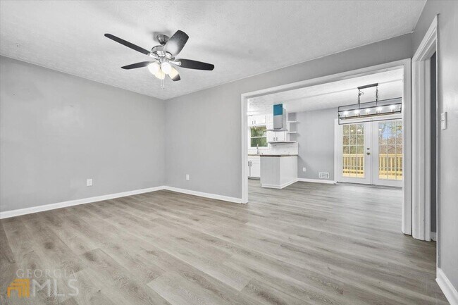 Building Photo - 3005 Riviera Dr
