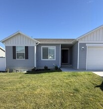 Building Photo - 696 Butte Ln