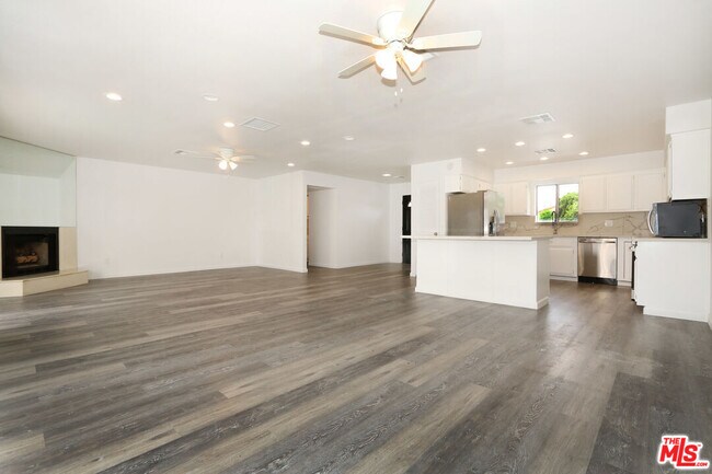 Foto del edificio - 76983 California Dr