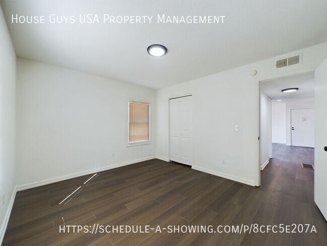 Foto del edificio - 8600 Countryshire Ln