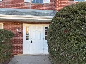 Building Photo - 50 Greenhouse Rd