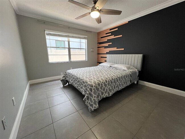 Building Photo - 306 S Habana Ave